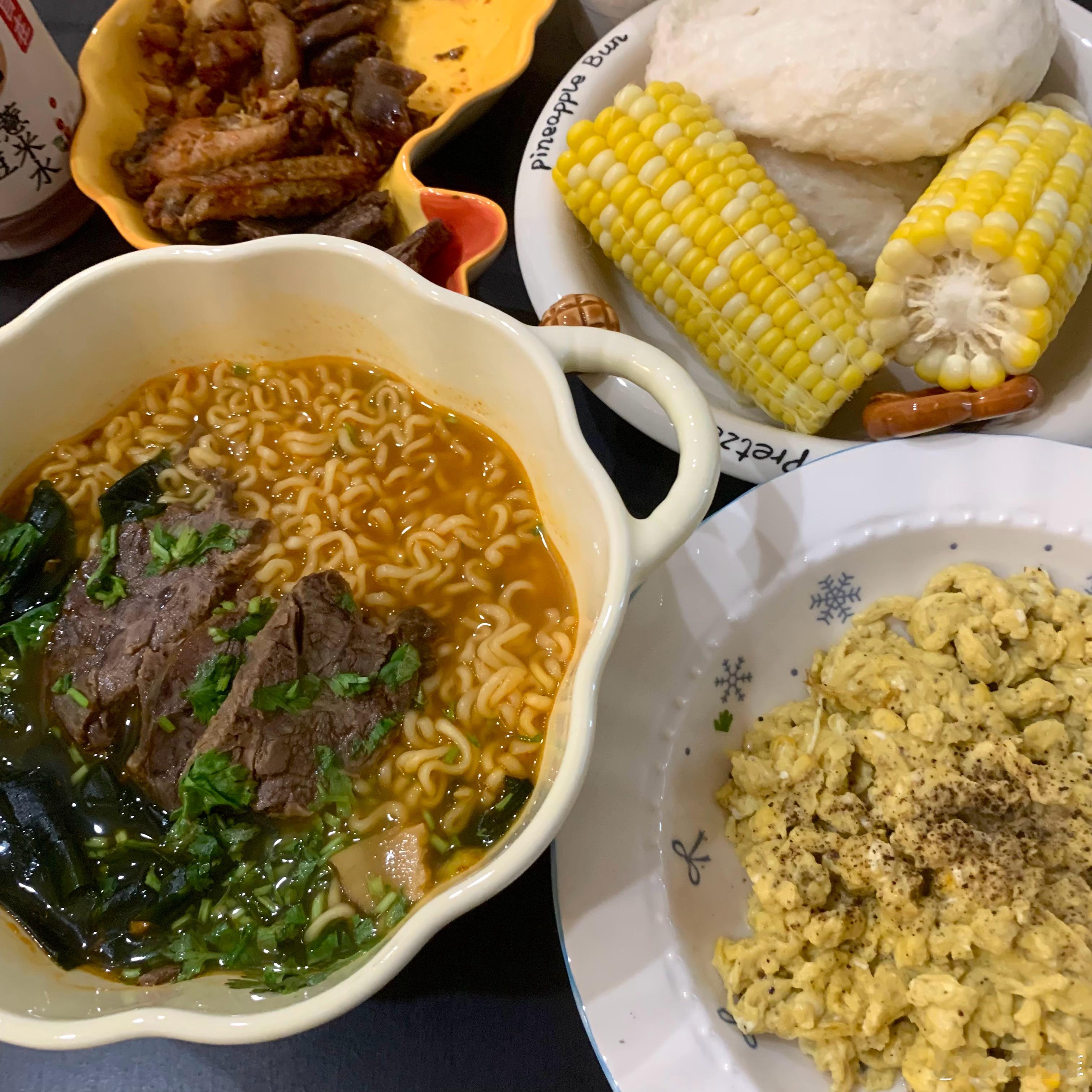 最近做的饭。卤菜好久没做了，太花时间了。堪比炼丹。梭子蟹也是今年第一次做。帅姐要