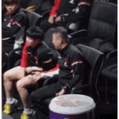 马琳啊马琳你这是啥操作啊给莎莎讲战术讲到撸袖子，急得脸都红了，莎莎还