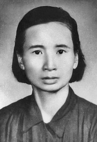 1933年，共产党员钱瑛被捕，被押送的路上，她忽然想起已经牺牲的丈夫送她的怀表中
