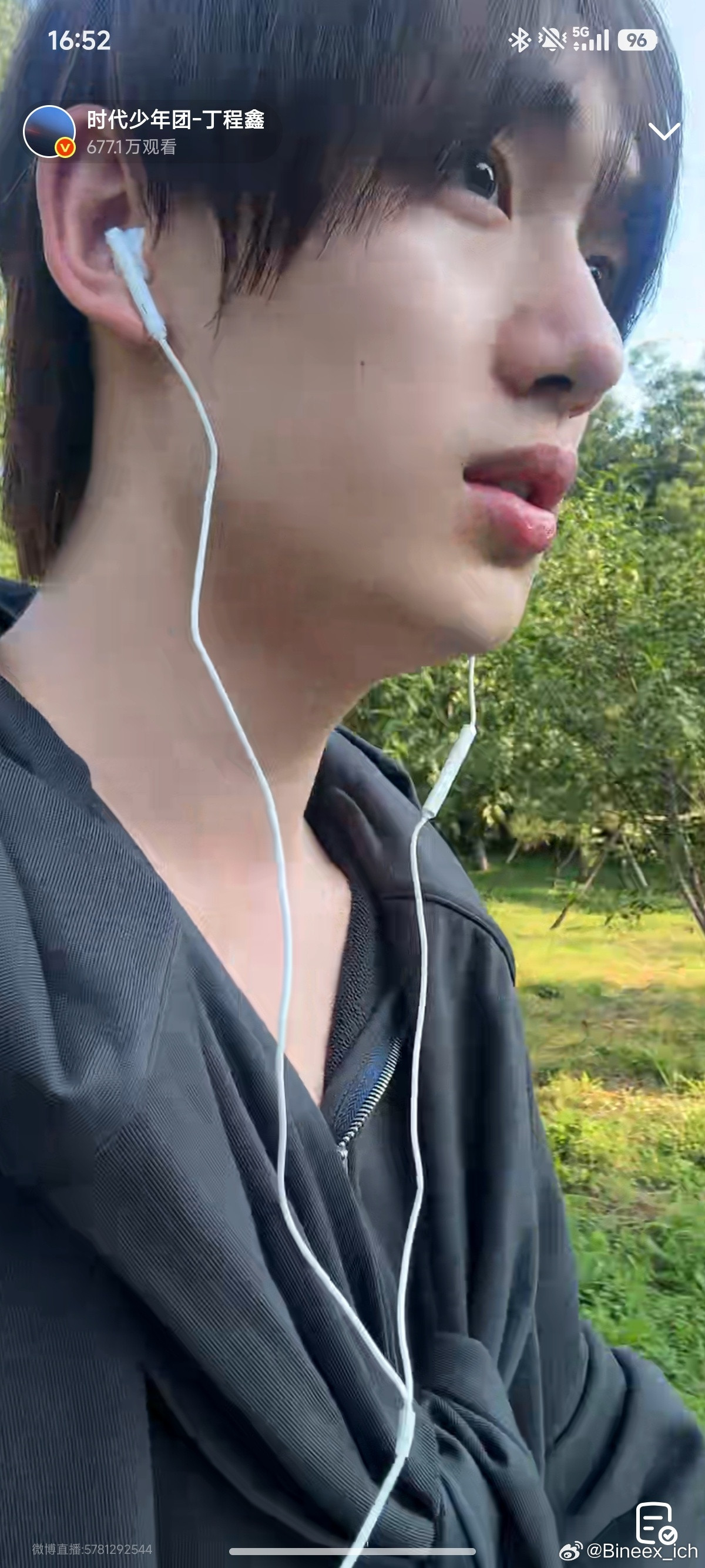 真的很喜欢年儿的鼻子侧面超级好看眉骨压眼还是直鼻而且带miniso的口罩鼻子