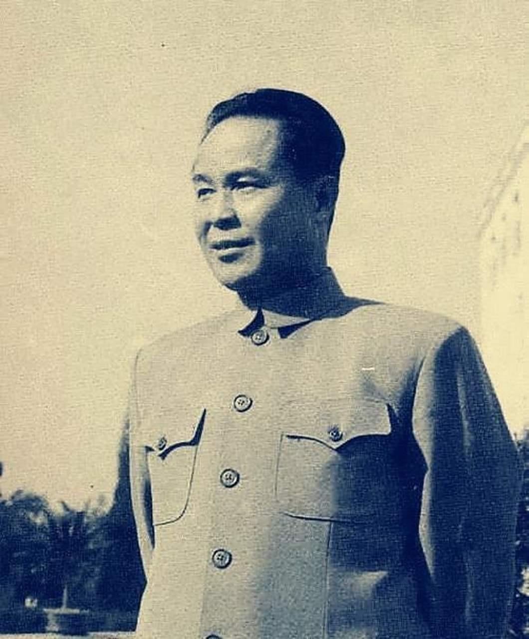1956年冬，中南海一间会议室里，气氛凝重。国防部长彭德怀正向中央提议：“韦国清