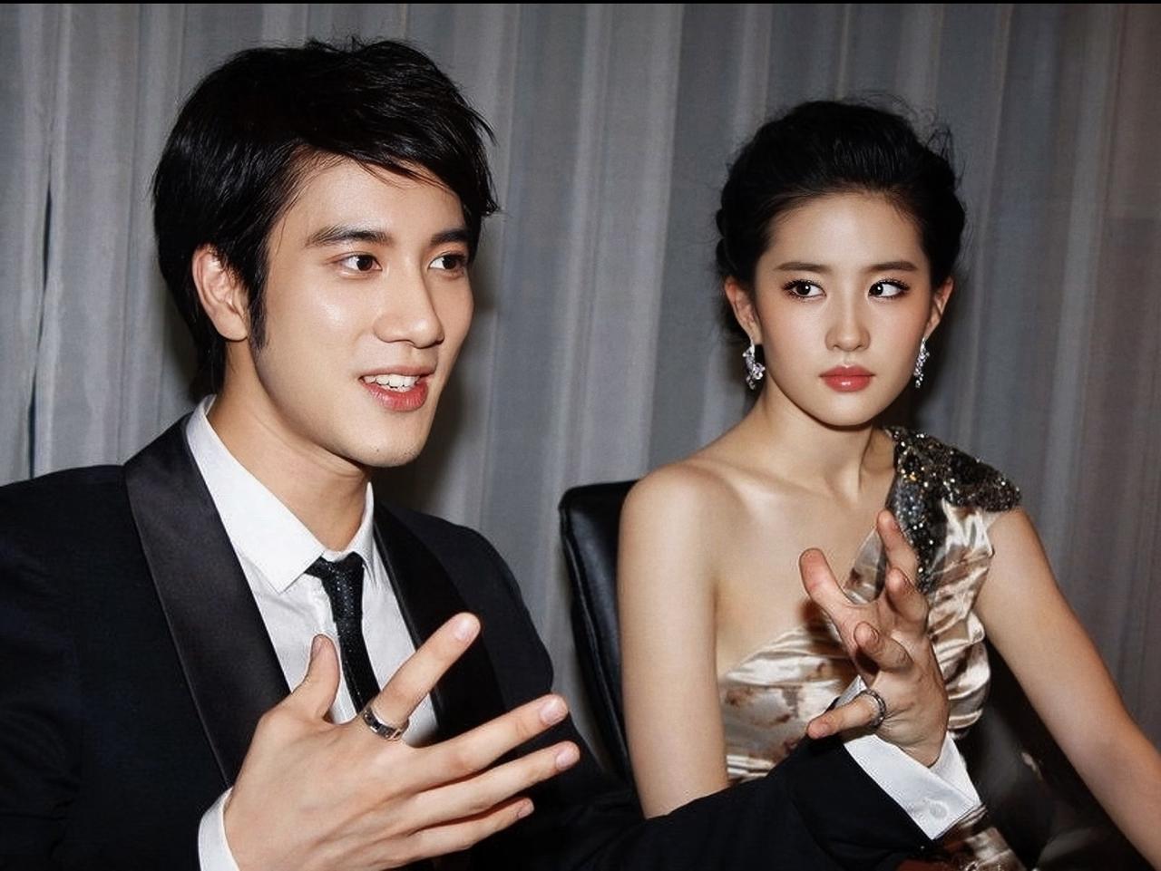 王力宏与刘亦菲古早合影，两人曾在2010年的时候，一起合拍过电影。那时候的刘