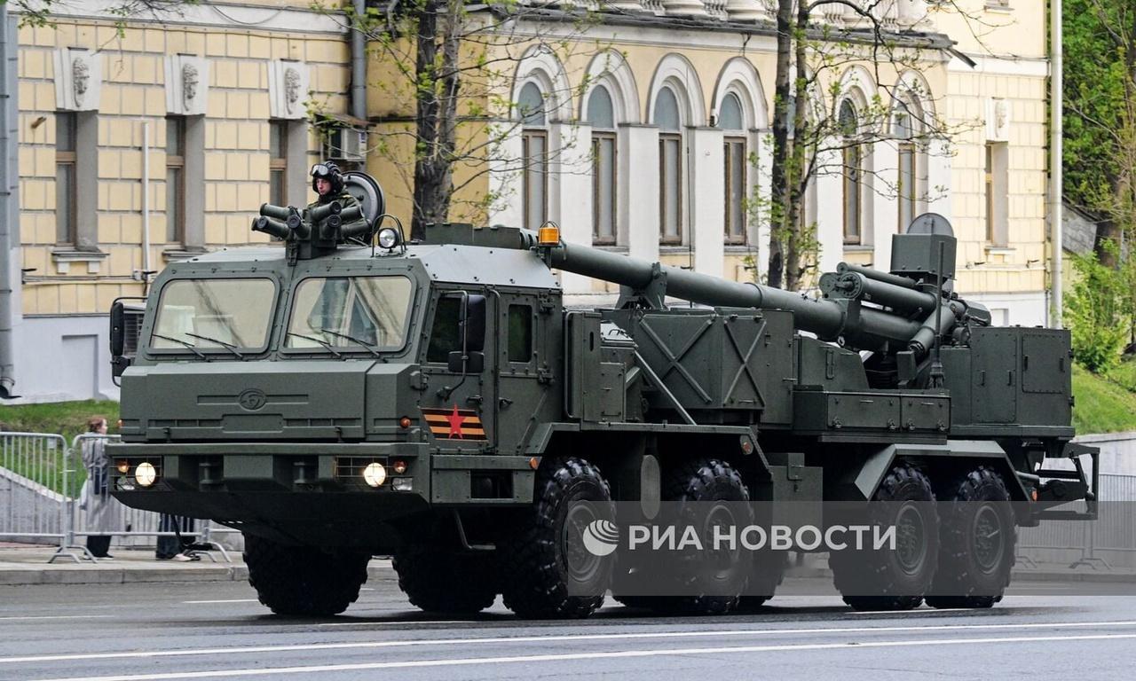 2S43“锦葵”自行榴弹炮、TOS-2“托索奇卡”重型火焰喷射系统、配备K-53