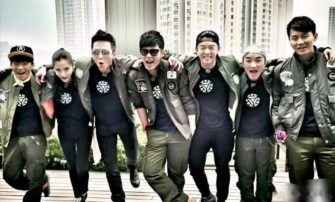 Angelababy郑恺陈赫李晨合影初代跑男的友情，真的是内娱最难得的存在。李