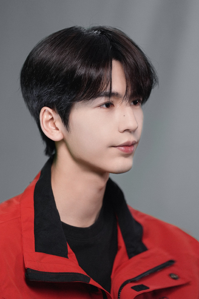 1.张凌赫和田曦薇都在考虑是否参加花少节目，两边经纪人关系缓和，他们也不必再刻意