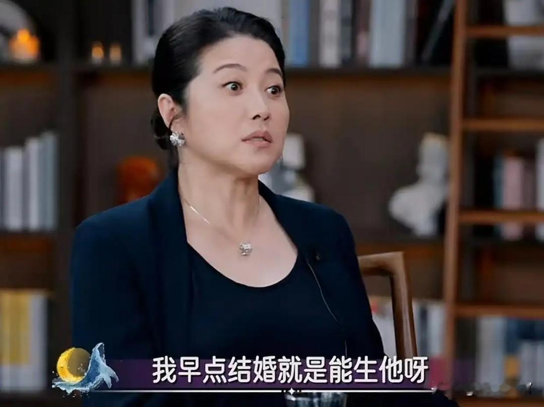 刚才刷到颜丙燕公开小自己20岁的男友，我惊呆的表情比图一里这个颜丙燕自己的表情还