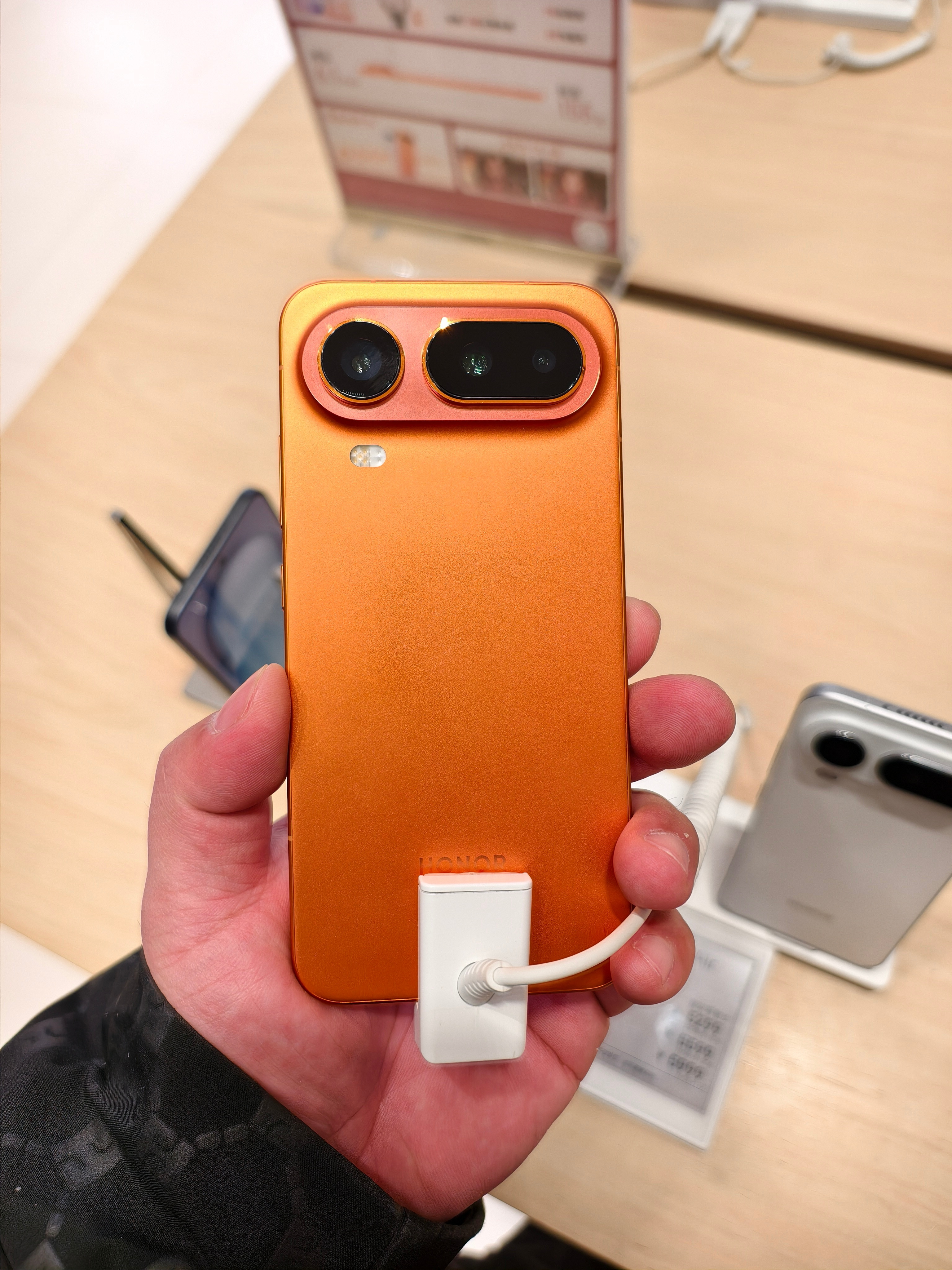 什么样的手机才能算Air不是换个名字就叫Air。真正的Air，首先得轻、薄、无