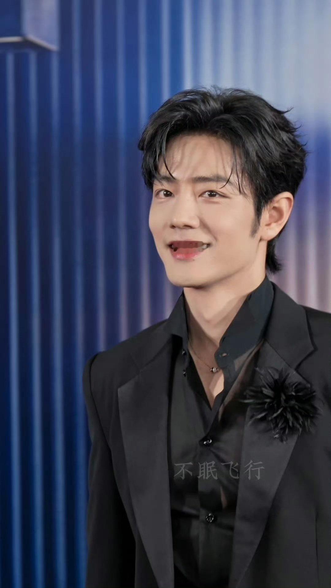 肖战的内搭哇哦！他怎么越来越迷人肖战大影节生图