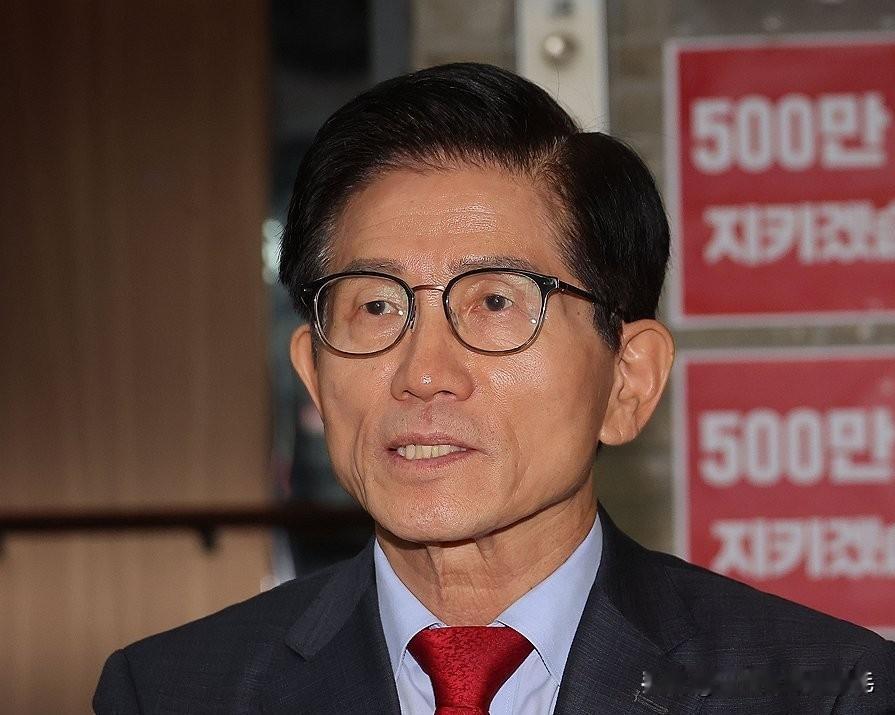 22日韩国前国民力量党总统候选人、前雇佣劳动部部长金文洙，因上届总统大选期间涉嫌