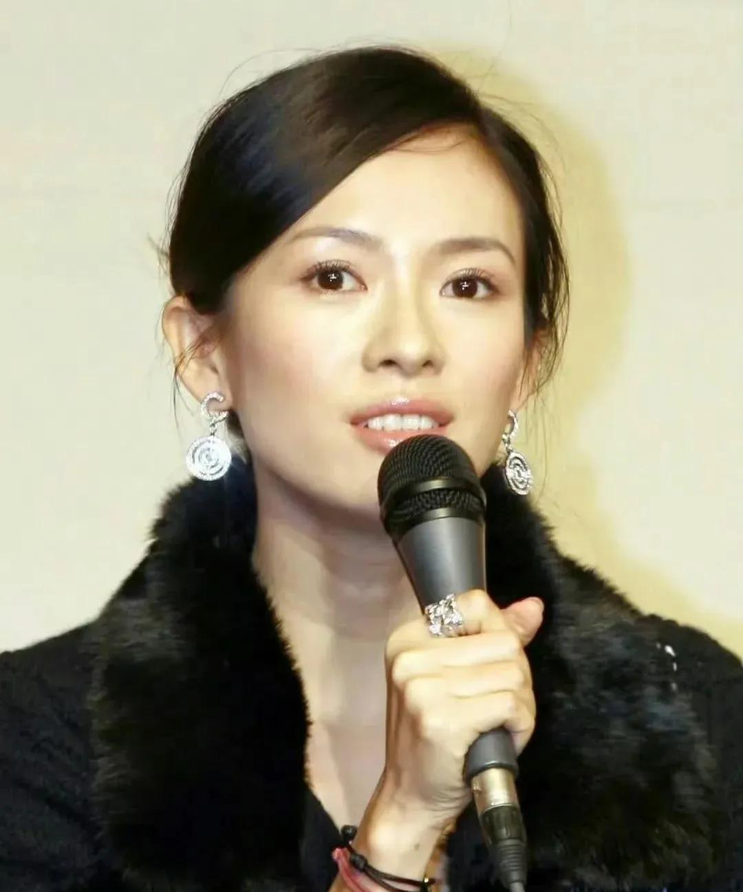 不愧是张艺谋严选的电影脸，章子怡真的太上镜了。#章子怡生图状态#