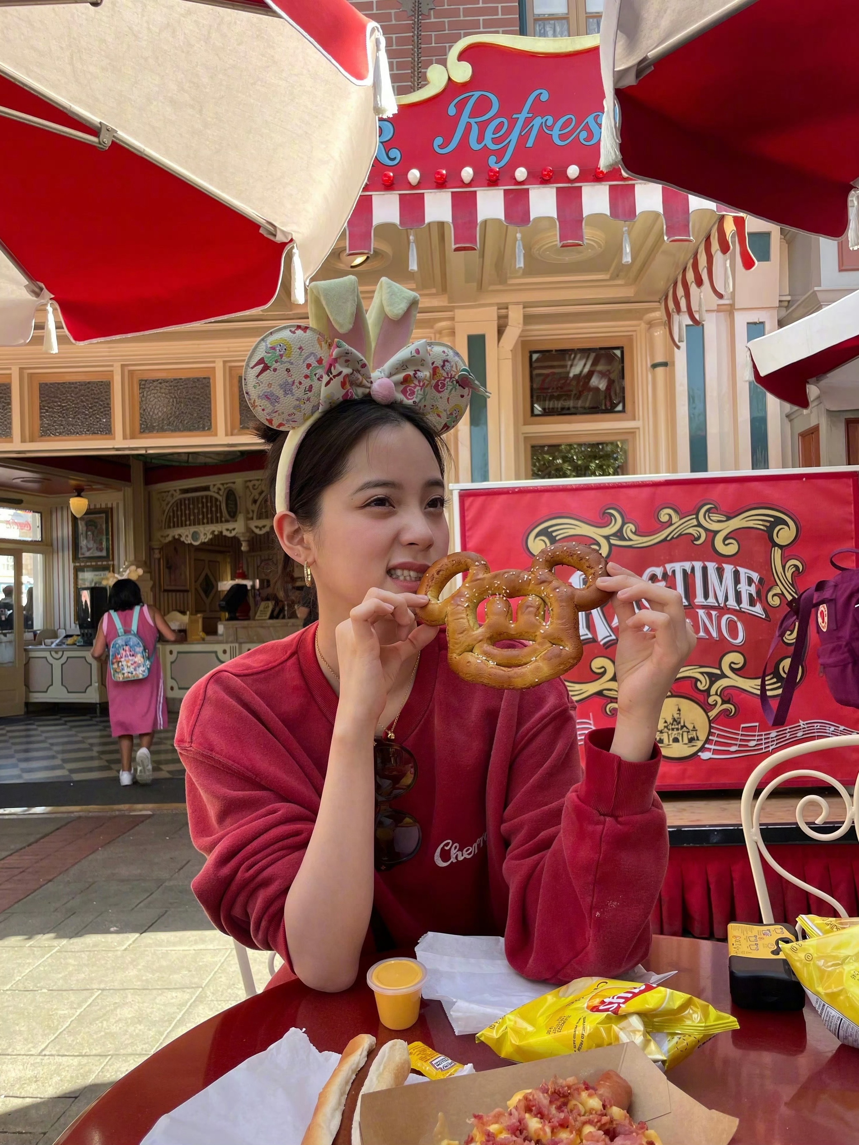 跟着欧阳娜娜学拍餐厅漂亮饭出片姿势🥨