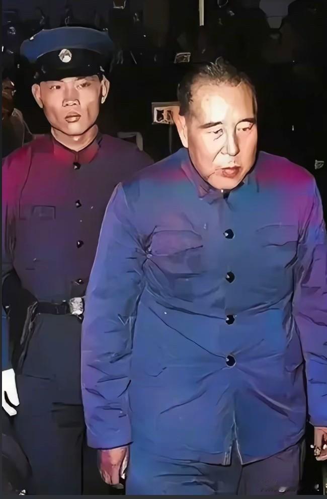 你知道这位是谁么？在1980年11月的北京正义路1号最高人民法院里，迎来了一