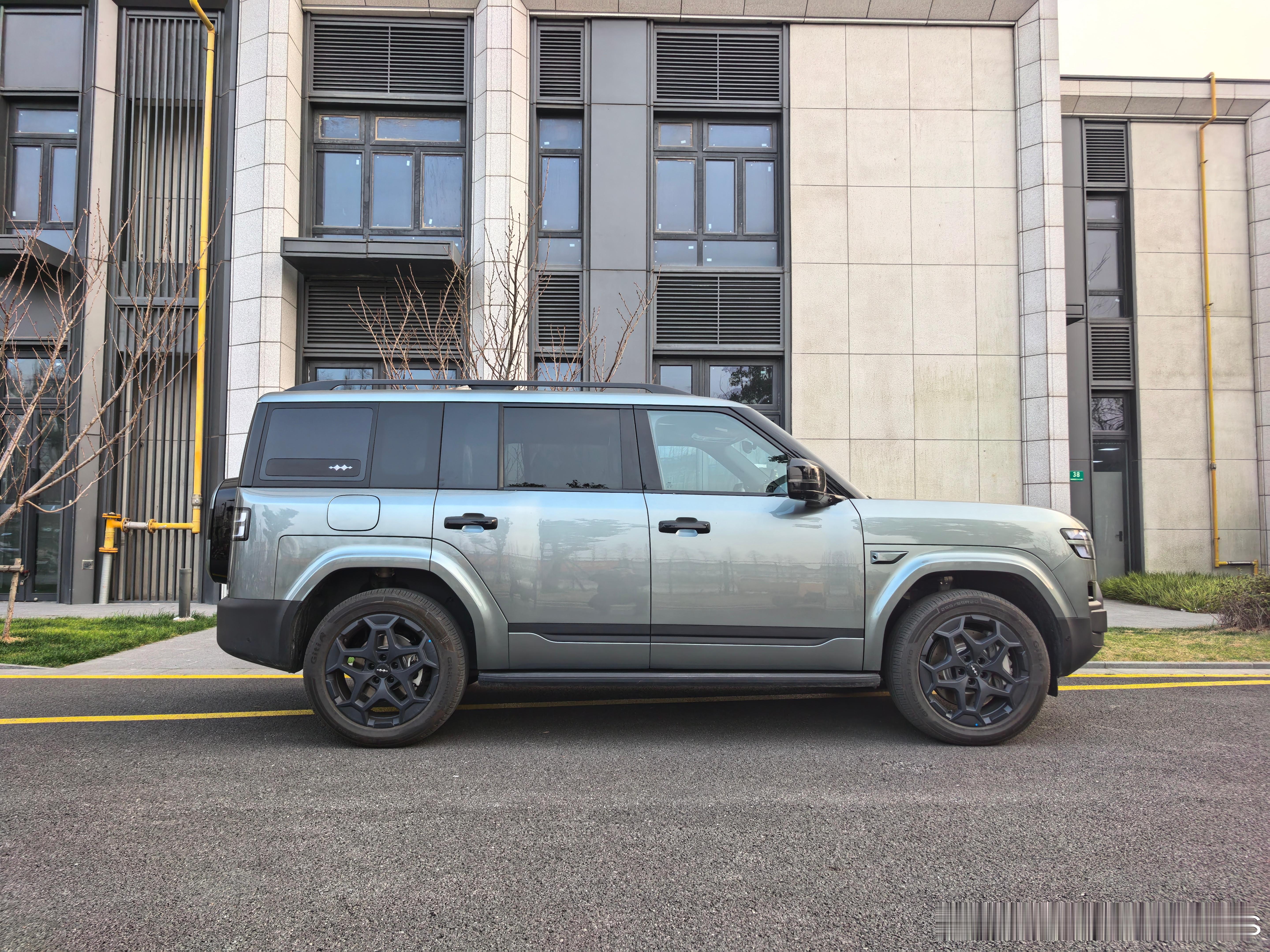 钛7的这套天神B是可以的，调的很不错了，可以说是最接近腾势天神B的一台车，比王朝