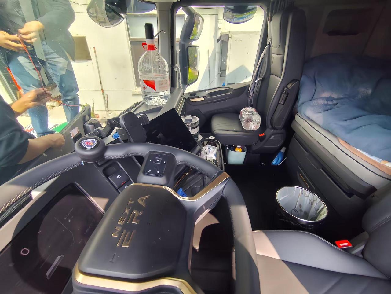 全上海第一台正式营运的国产斯堪尼亚