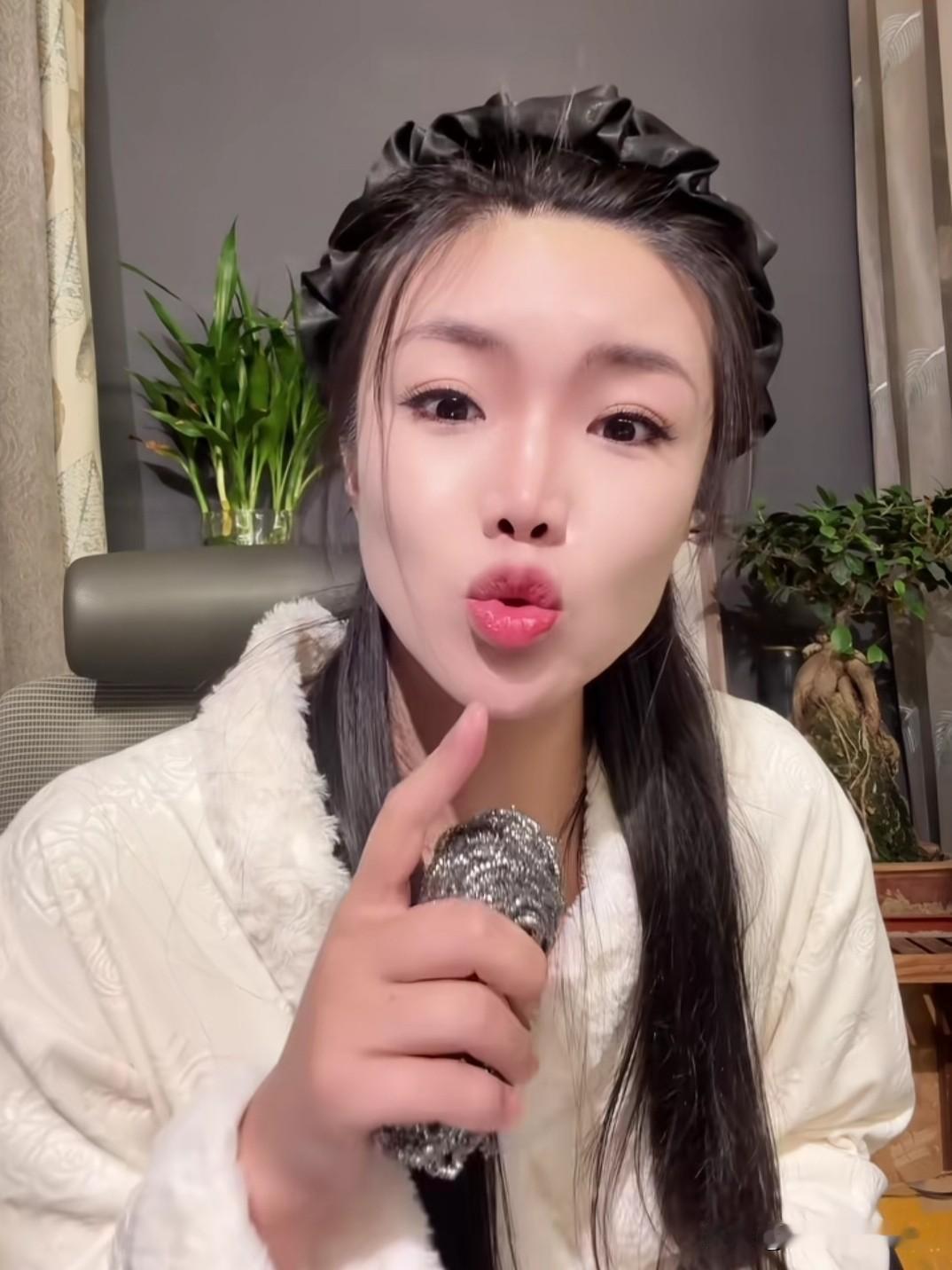 侯学好揭示“砸缸”目的：打主人给狗看！近日，曲艺达人侯学好（让嫂）高调表示：