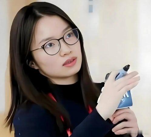 转:我一学妹在北大读书，她说王虹回校做讲座时她就在现场，网上对王虹的评价完全是误