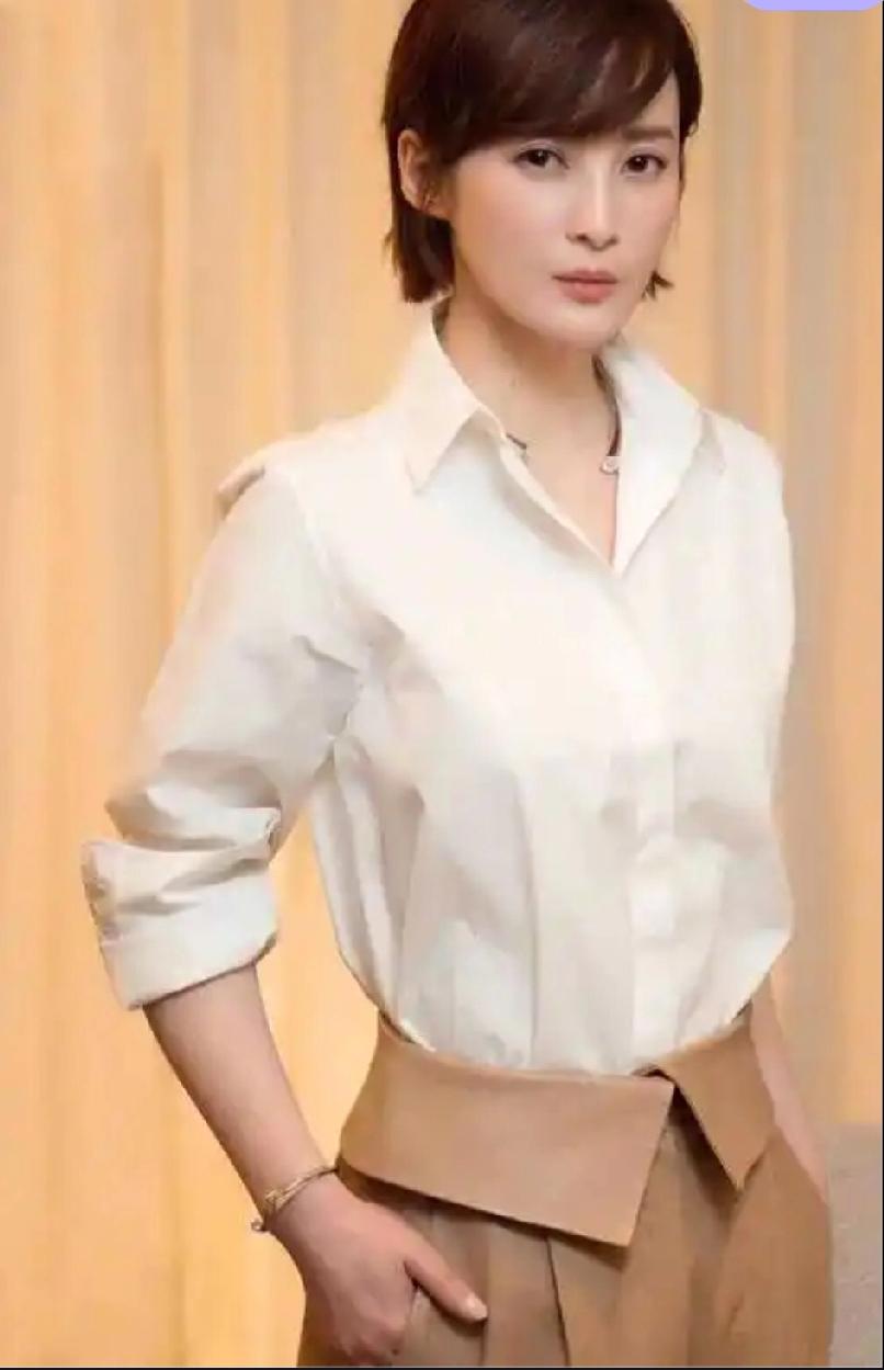 蒋勤勤回四川老家同学聚会！素颜出镜碾压全场，50岁状态绝了蒋勤勤春