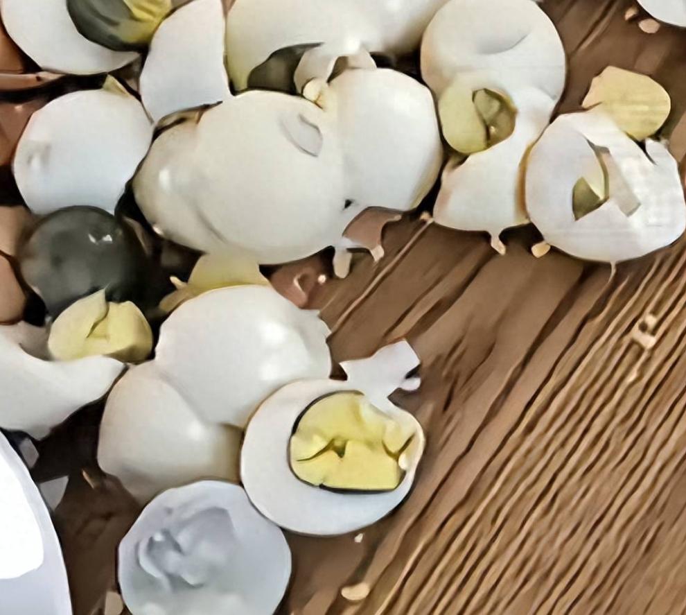 捏碎鸡蛋后续：知情人曝更多猛料，工作单位被扒，一家都不是善茬 谁能想到，8