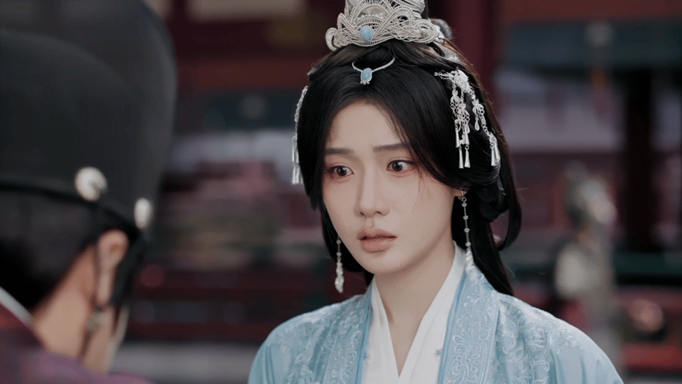 难容宫的血书，揭开了她的身世之谜，也击碎了她的爱情信仰。一生眷恋的男神竟是亲哥，