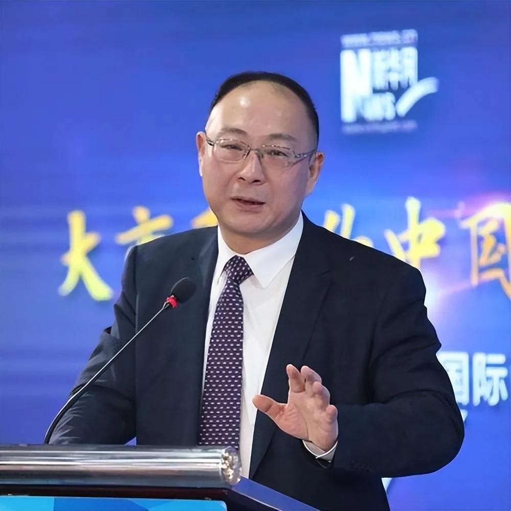 金灿荣教授10月10日发布视频，语重心长地表示，"中国贸易顺差太高不是好