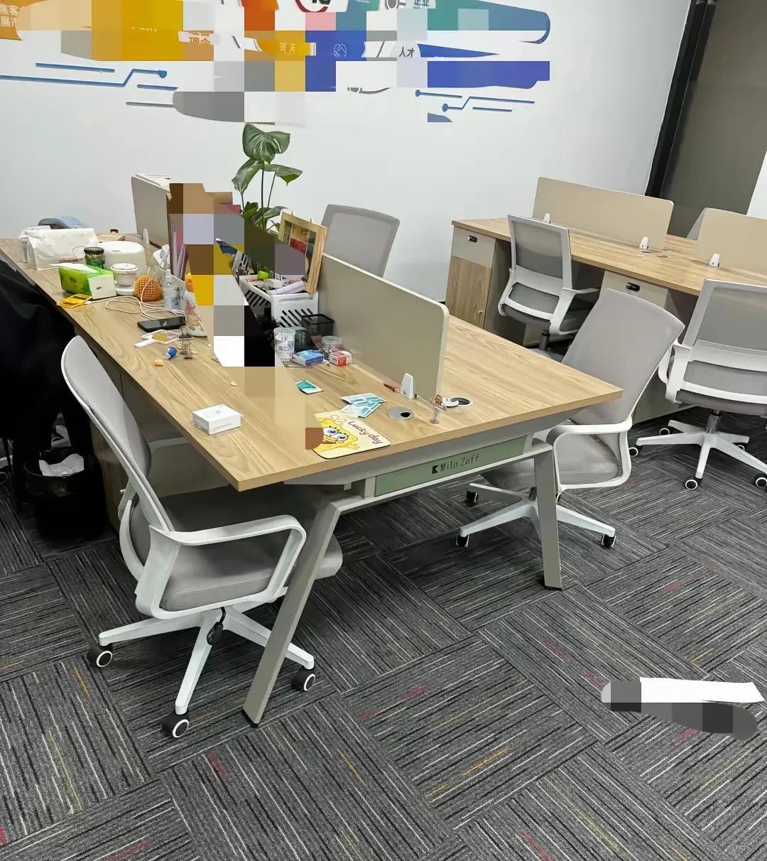 很多人必须明白一个道理:老板不开公司了，工人别说交社保了，连工作都找不到。国