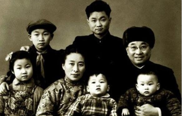 1961年，开国大将陈赓大将去世后，夫人傅涯为他守节49年没有再嫁，然而她临终前