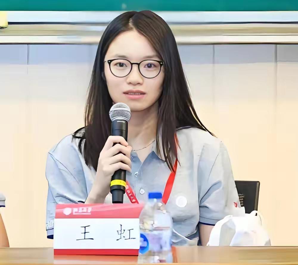 很多人长久以来存在一个认知误区：菲尔兹奖是数学界的诺贝尔奖。事实上二者定位截然不