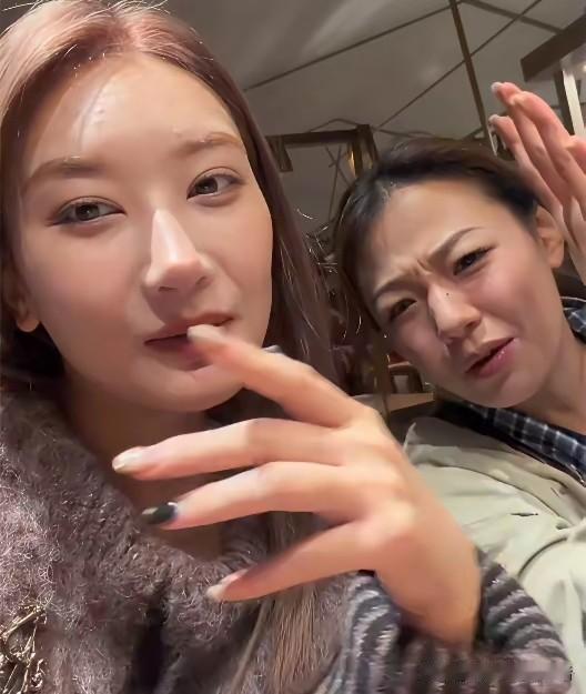 德云嫂子们长得都挺漂亮，而且和德云社的那些演员们都关系处的特别好。王九龙的妻子