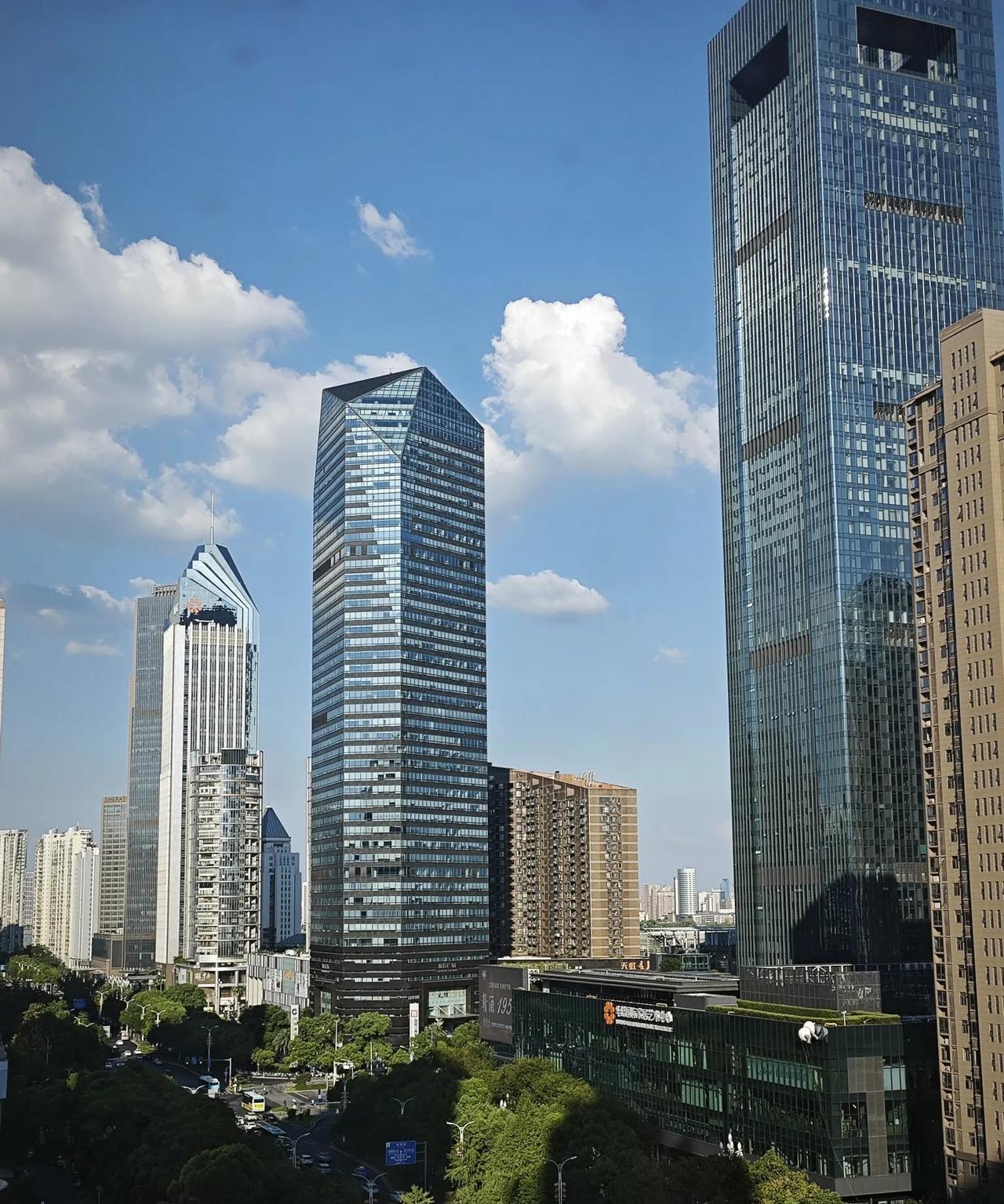 酒店窗外的南昌。