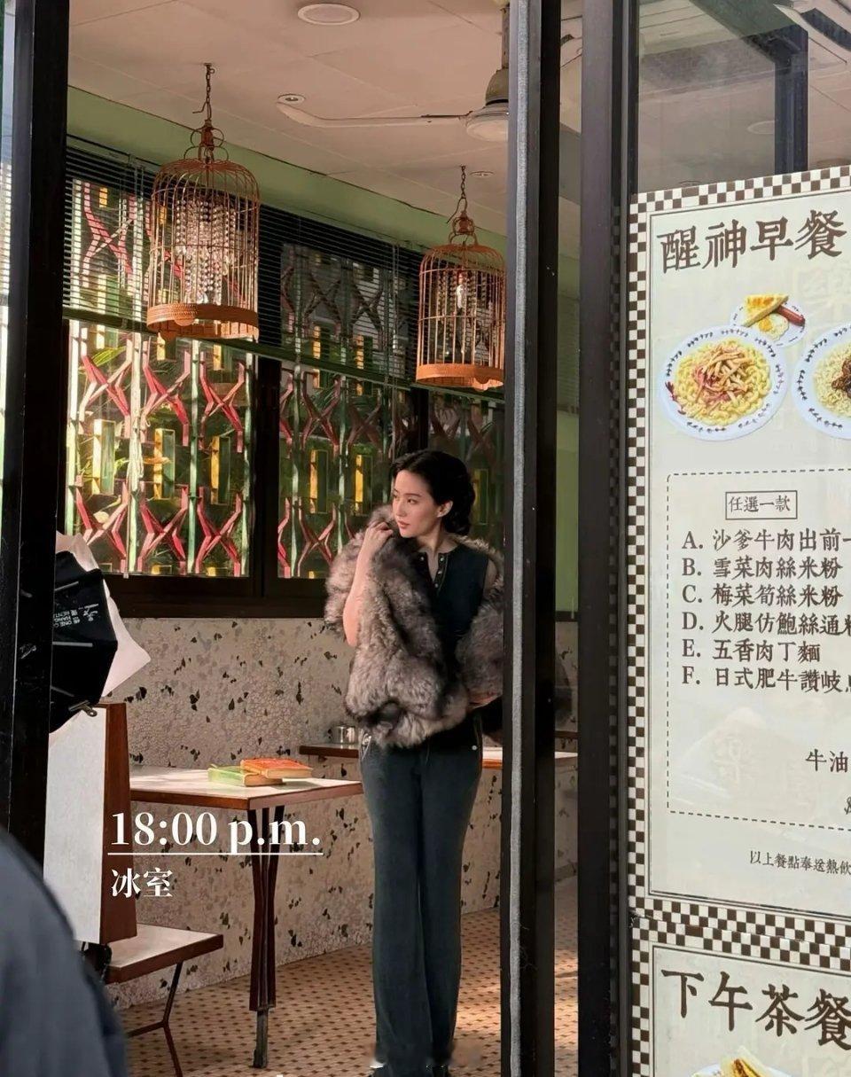 刘亦菲W杂志骨相好绝，大高个