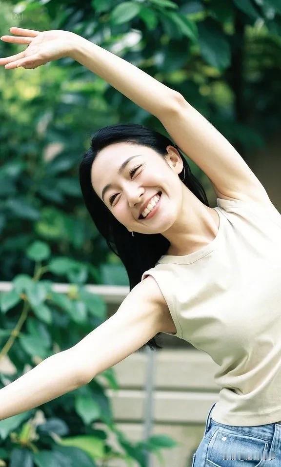 永远不要让人看透你，学会藏是一个聪明人的终极智慧。世人总爱摊开底牌求认可，却不知