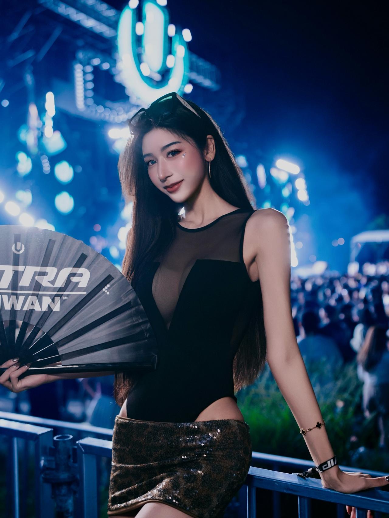 台湾模特画报，超火辣身材！INS:miaoqq__