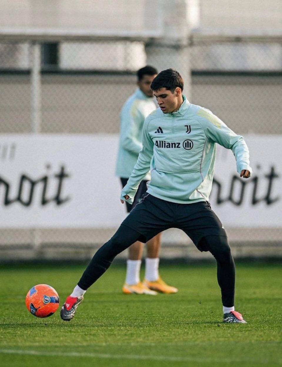 都灵体育报：阿季奇可以在一月份被租借出去，这位大黑帝星在都灵的出场时间并不多，科