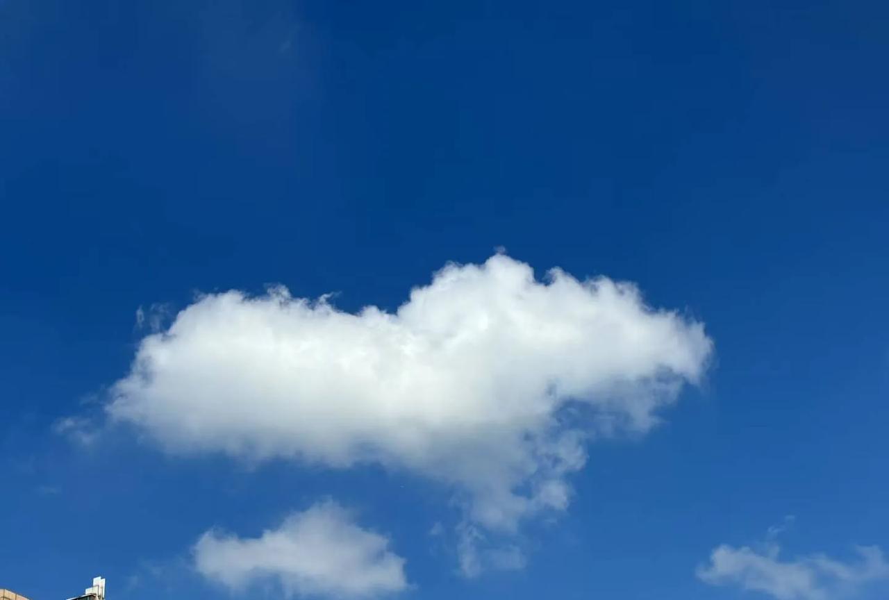 又和媳妇吵架了。因为她一个电话打了三个多小时。可能时间更长[捂脸哭]，因为我昨
