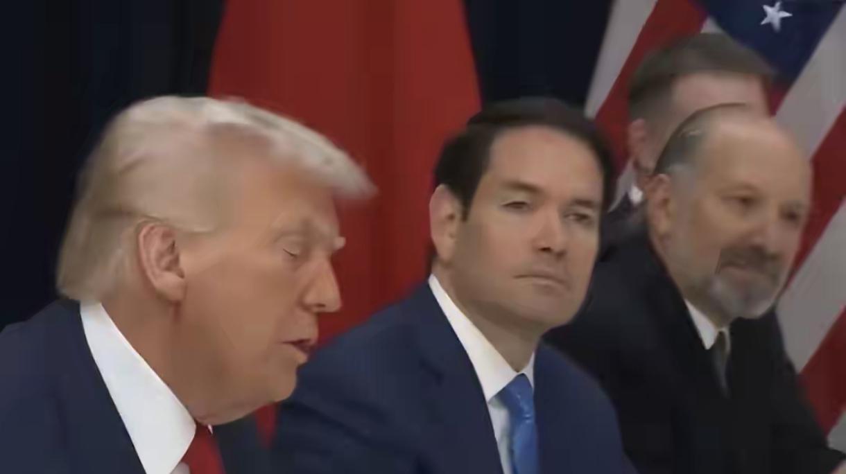 近期美国政坛在芯片领域那可真是炸开了锅，热闹得不行，各种风波是一波接着一波。美政