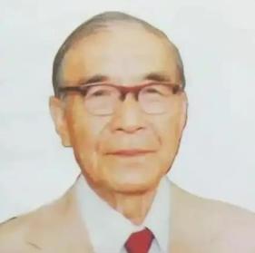 1988年上海，86岁的名医邝安堃不顾子女反对，娶23岁的小保姆，四年后邝安堃去