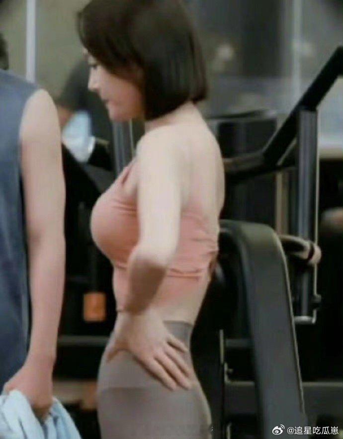 秦岚她的身材好离谱，为啥又瘦又有胸臀[？？？]​​​