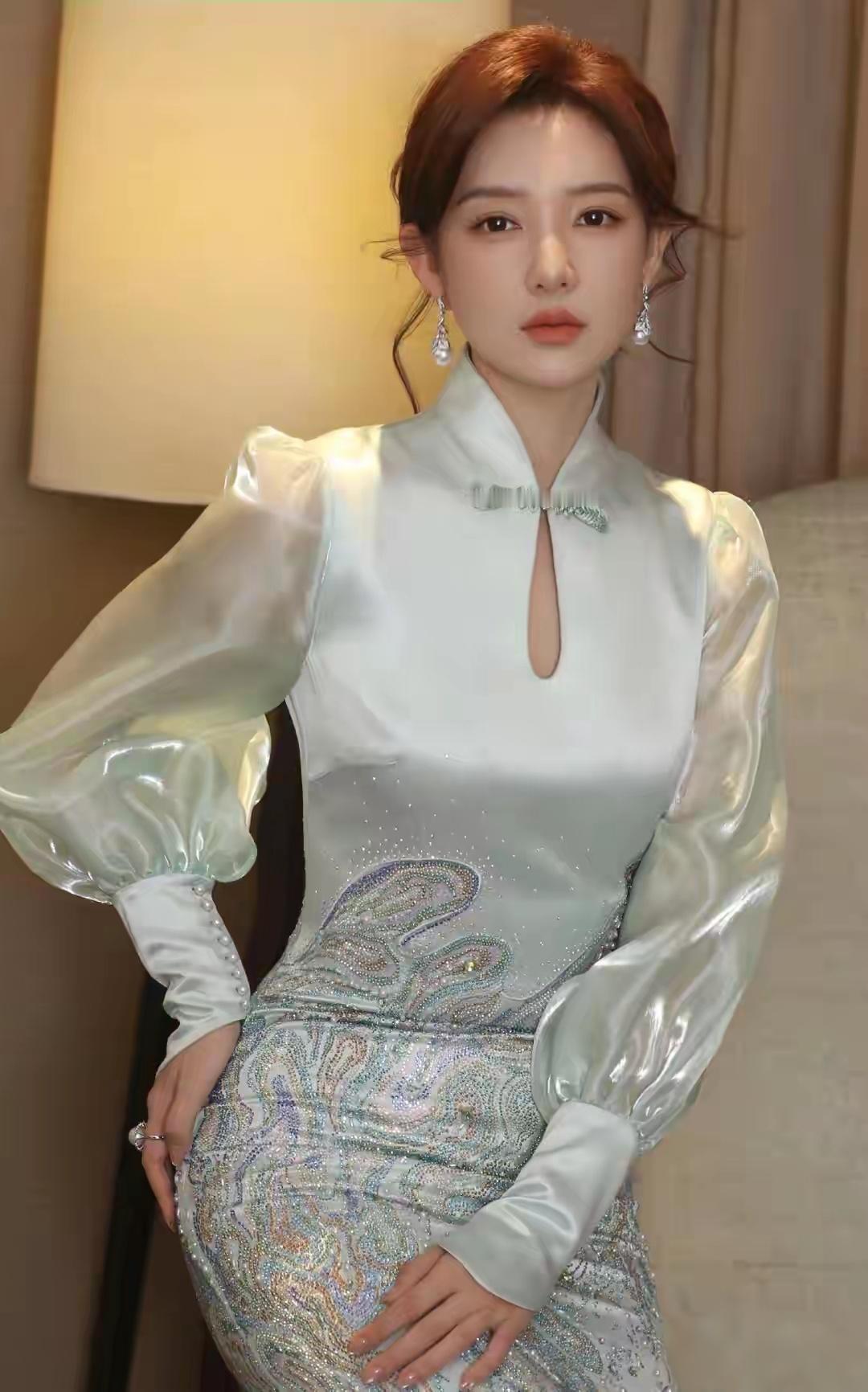 新中式旗袍裙穿着