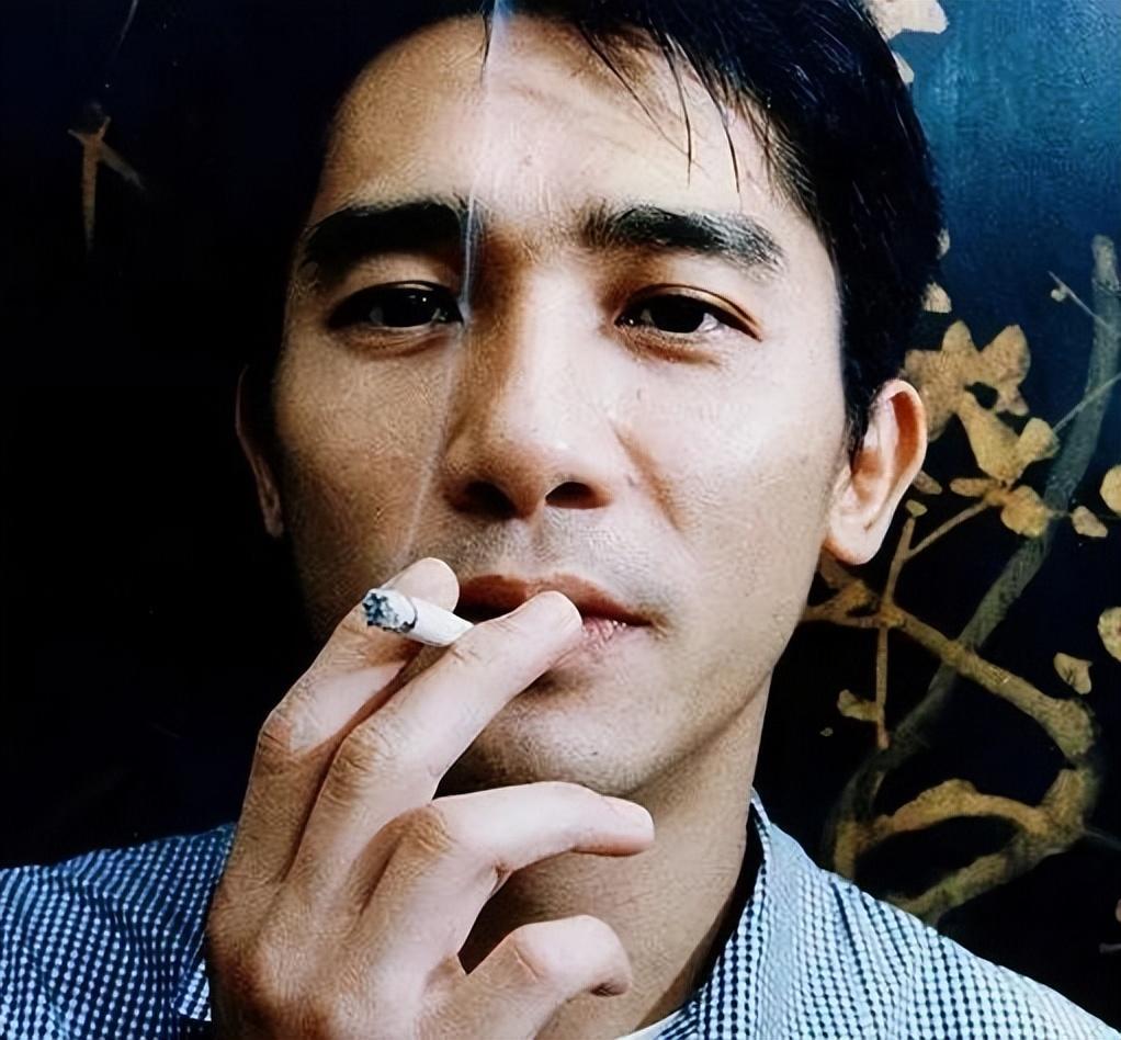 女演员刘嘉玲，谈到丈夫梁朝伟说，他喜欢独居，有时候几个月去日本，住在那里，一个人