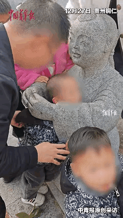 人怎么能闯这么大祸！近日贵州铜仁，爸妈带三岁的男孩去公园游玩，玩的兴起就没顾