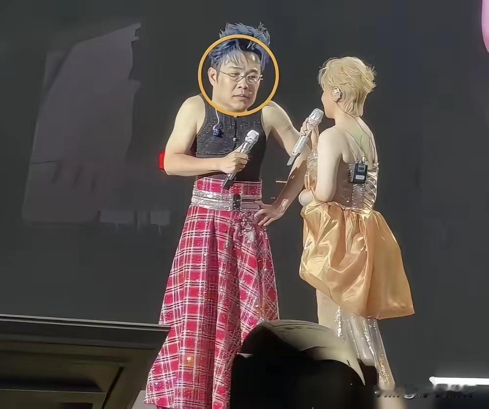 沈春阳一句话，把上万人的场子给说安静了。大同巡演上，她看着小沈阳，突然来了一