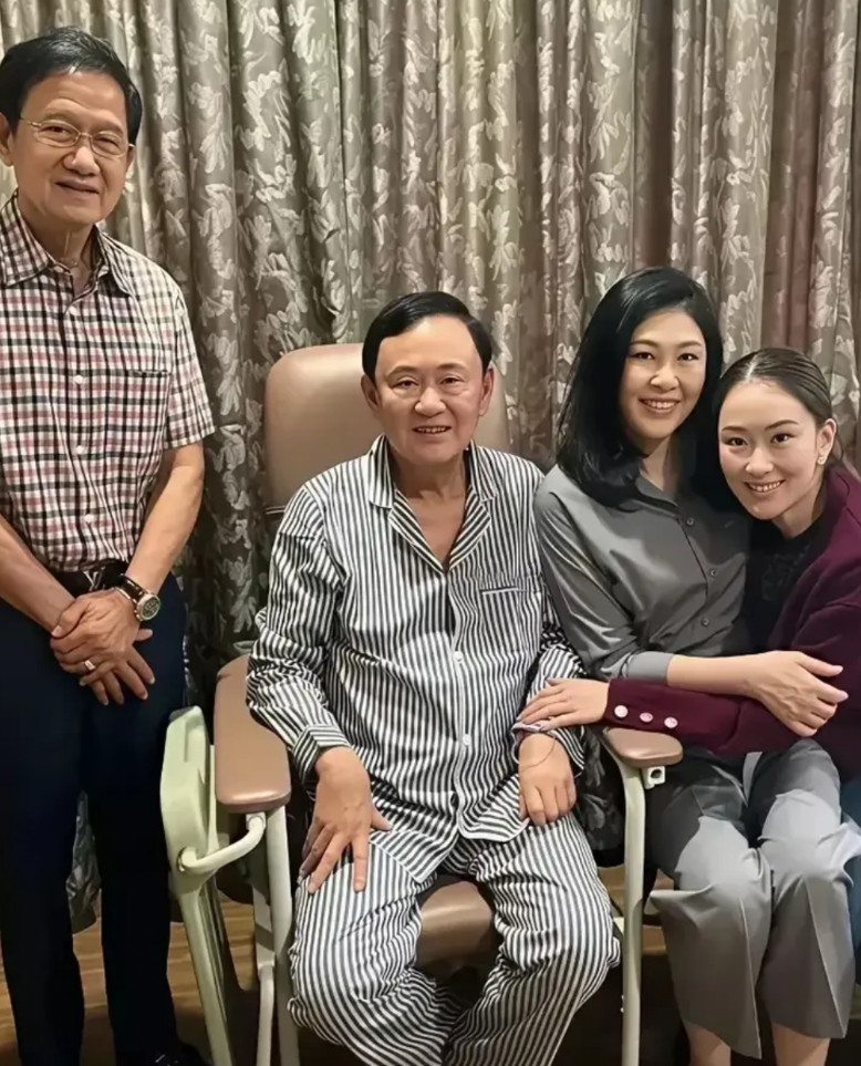 他信家族如果没人再当总理，不用十年就会沦为不是泰国主流上等家族。一旦家中无人在