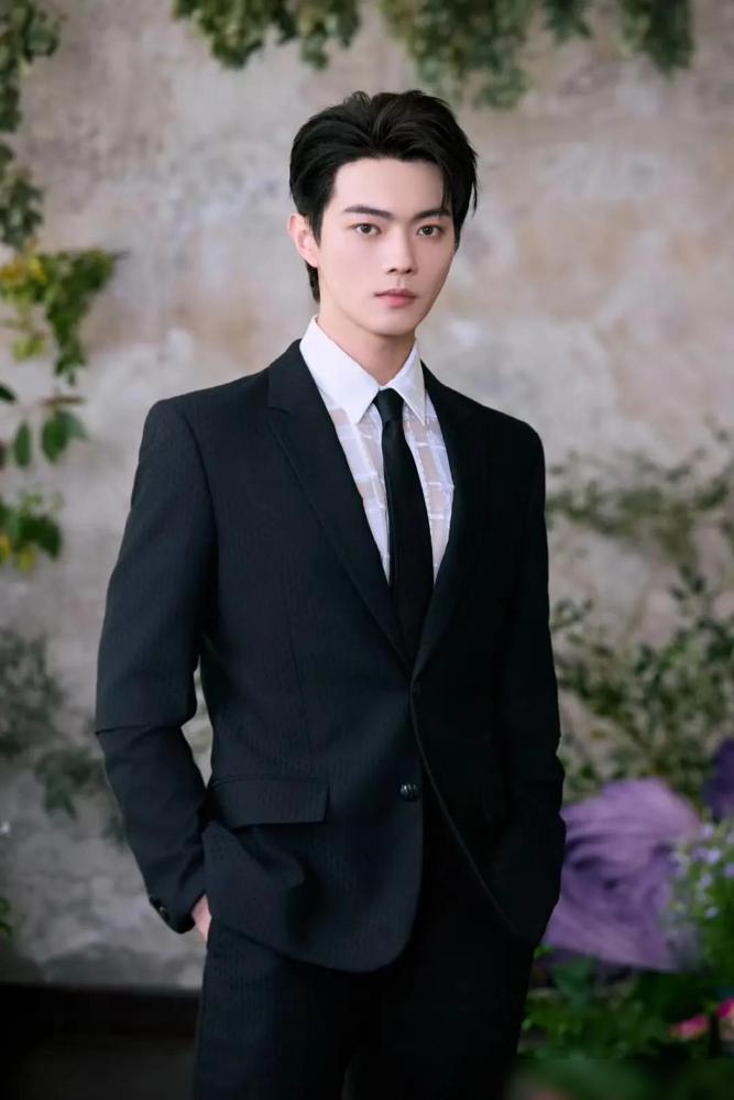 这选角争议也太扎心了！《折腰》开播才三天，刘宇宁演的魏劭被疯狂吐槽颜值，观众怒喊