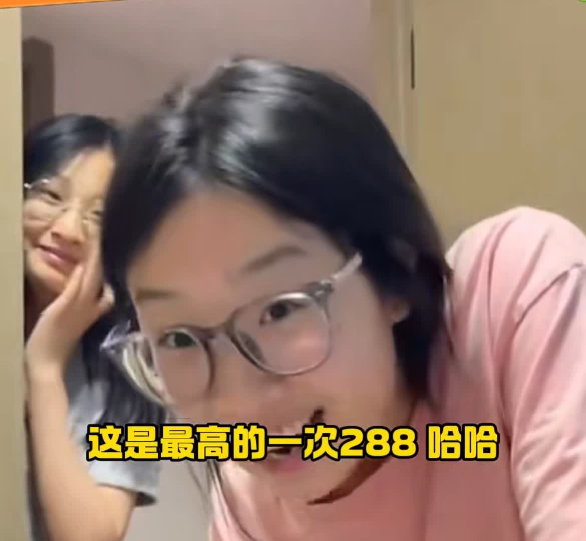 就是嘛要不然都是679，还有700分的总算有个正常的了。女孩考了