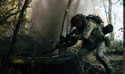 俄军被狠狠上一课，一公里阵地就7名乌军：全靠机器人无人机开火在乌克兰的红军城