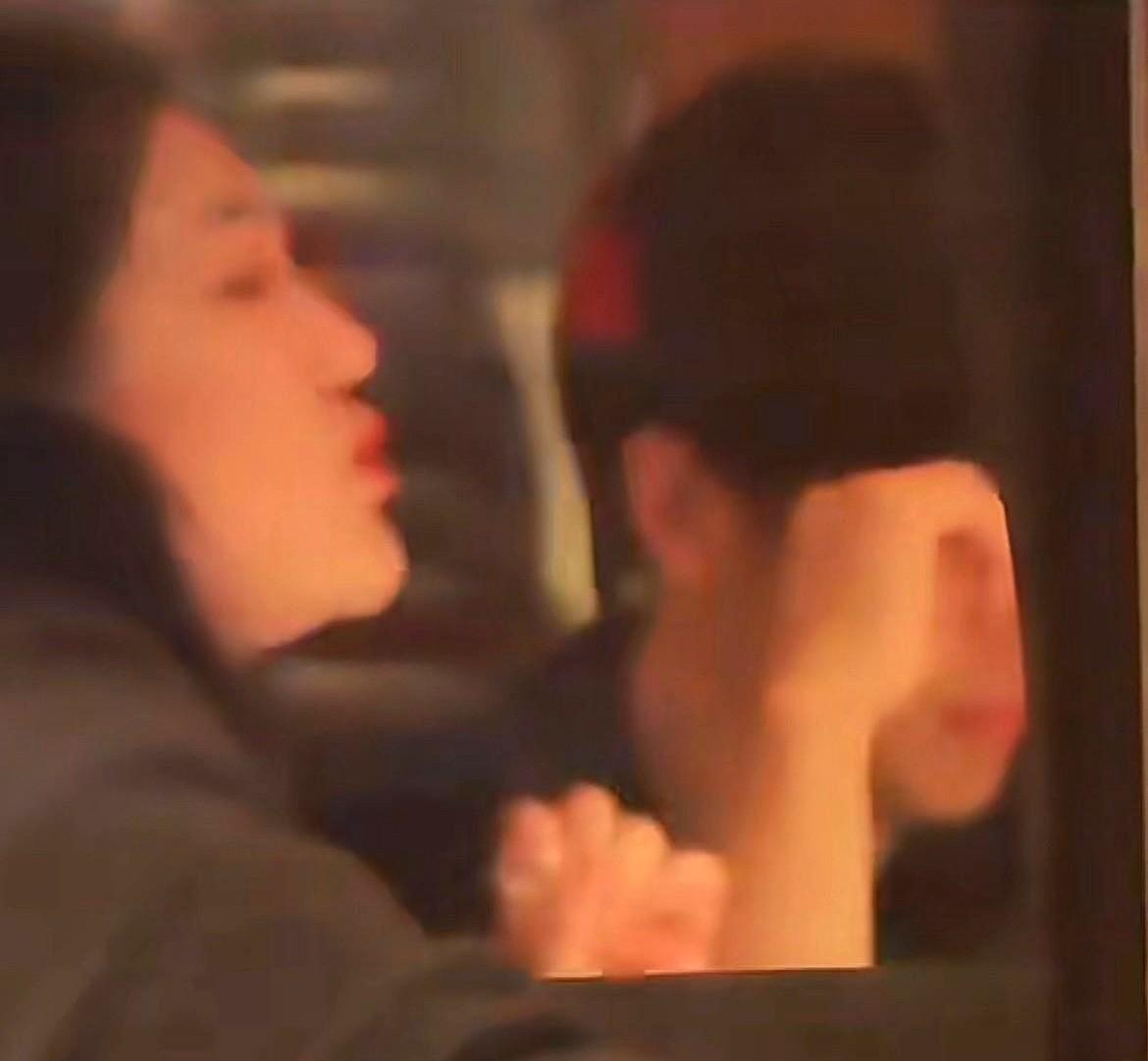 “你想清楚。”三小时。四道菜。七句话。最后是这冰凉的四个字，砸在杯盘狼