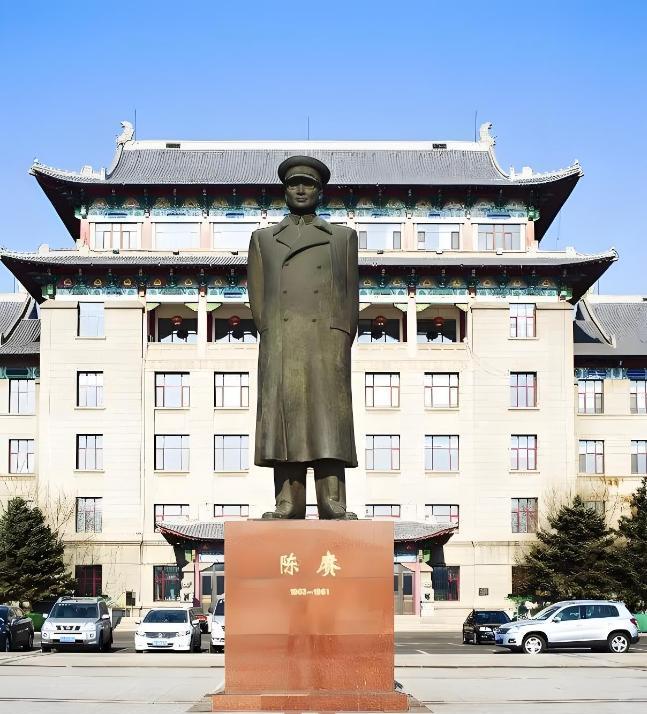 1952年，弹道专家张述祖对陈赓说，有个弹道专家很稀缺，陈说，那就赶紧要过来呀，