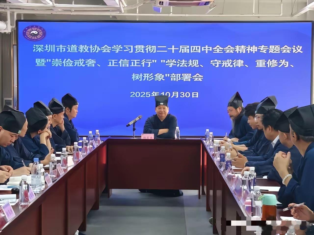 这年头，连宗教都开始内卷了！即便玉皇大帝到了中国，也得先开会才能发表意见，否则圣