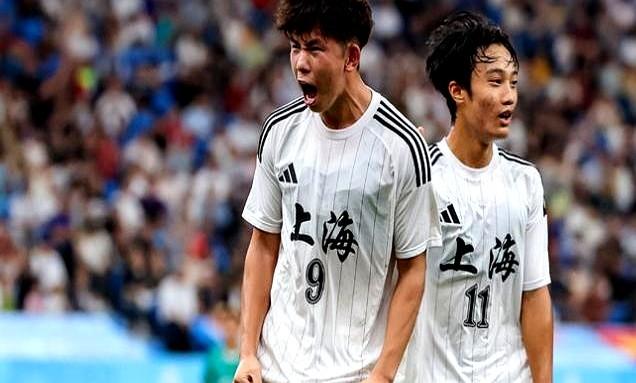 刘诚宇落选U22国家队？我真是笑到拍大腿！现在网上吵翻了——有人说他能力本来