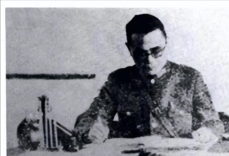 1949年，川军将领潘文华在起义前，发现枕边人七姨太每天都悄咪咪的，有次他开始调